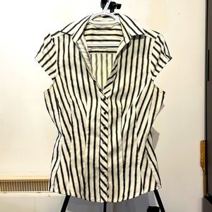 Adjusted short sleeve striped shirt